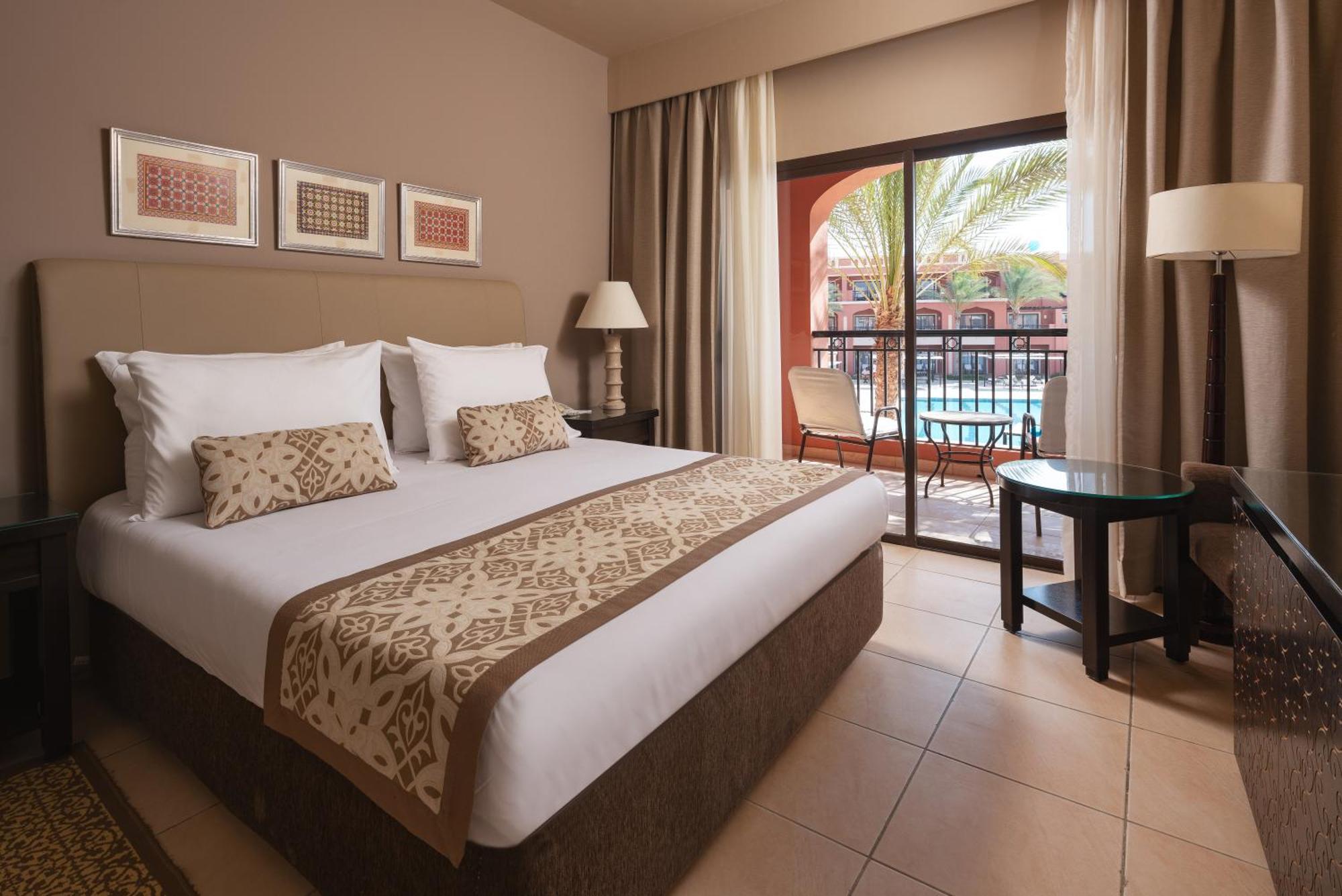 Family, Queen Bed, Pool View, Ground Floor